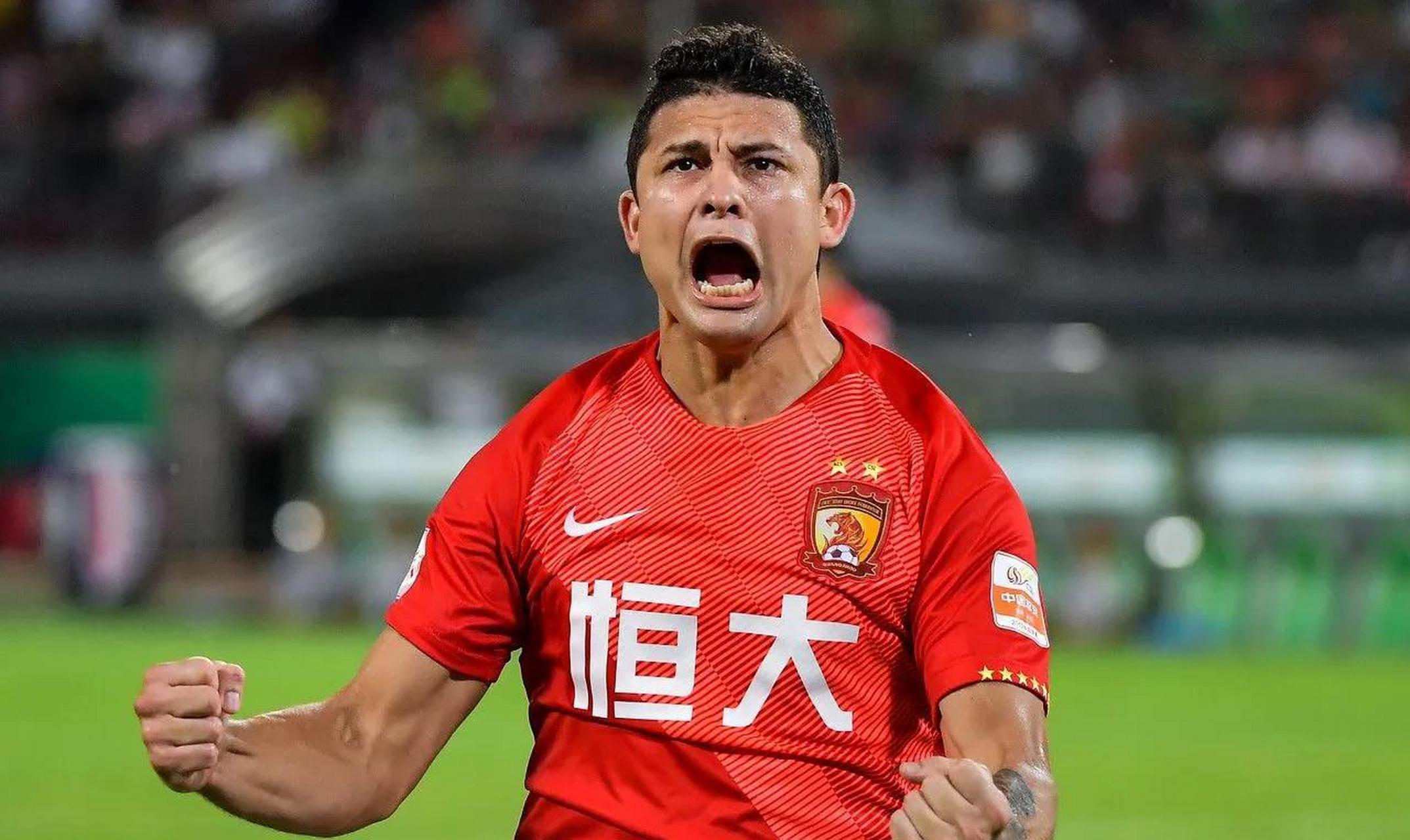 中超联赛最成功的引援之一——埃尔克森,小名——小熊,大名——埃神.