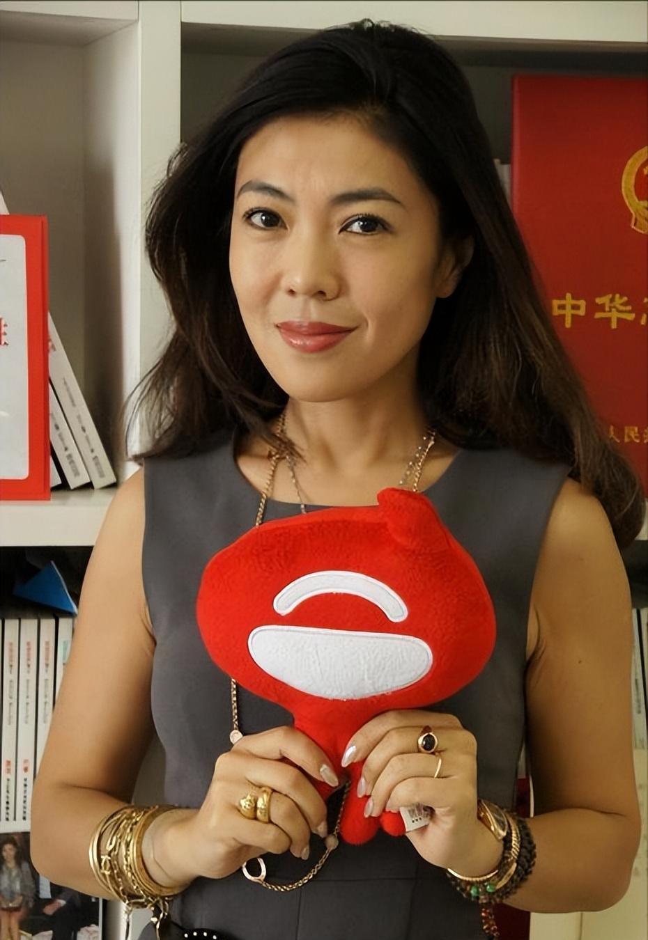 "高级交际花"苏芒:一双玉臂万人枕,为挤入上流社会不择手段