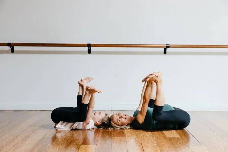 孩子做瑜珈能不能长高?全套亲子瑜伽体式编排,双管齐下!