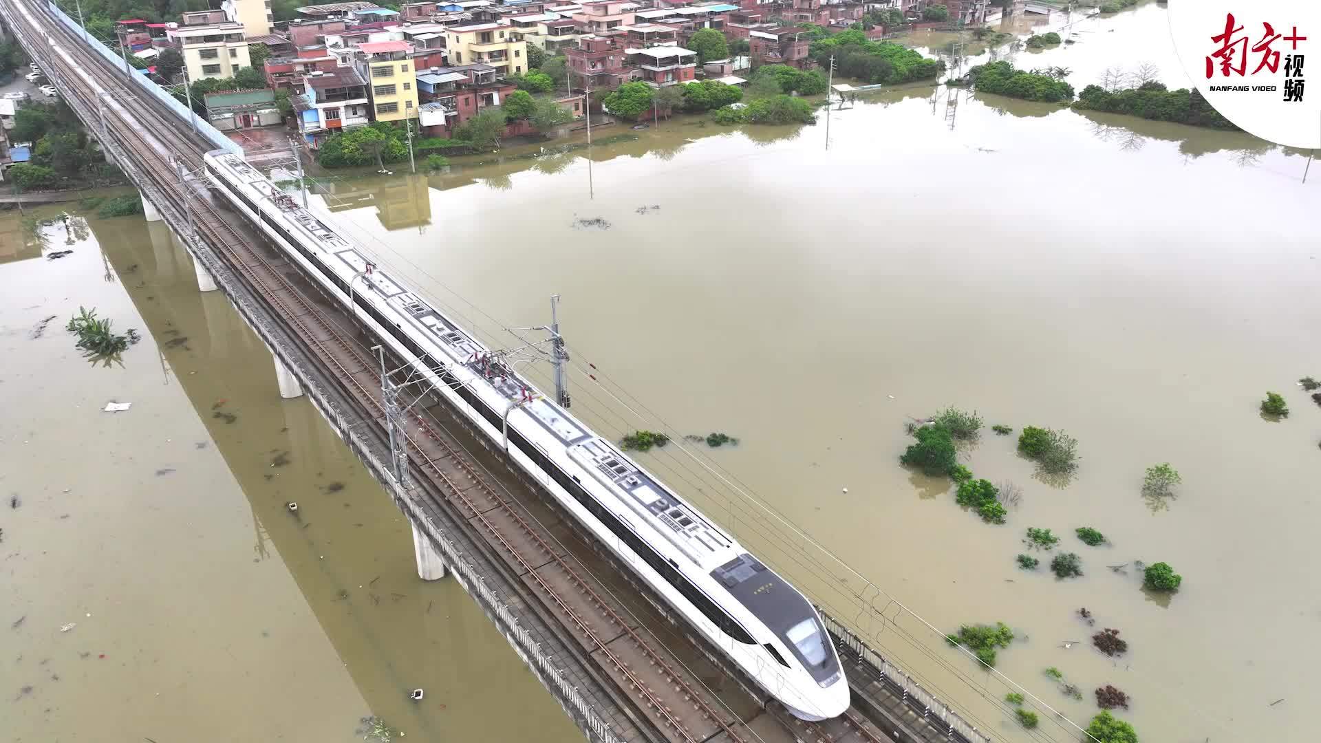 洪峰过境清远,水位缓降但防御不松|南方 视频
