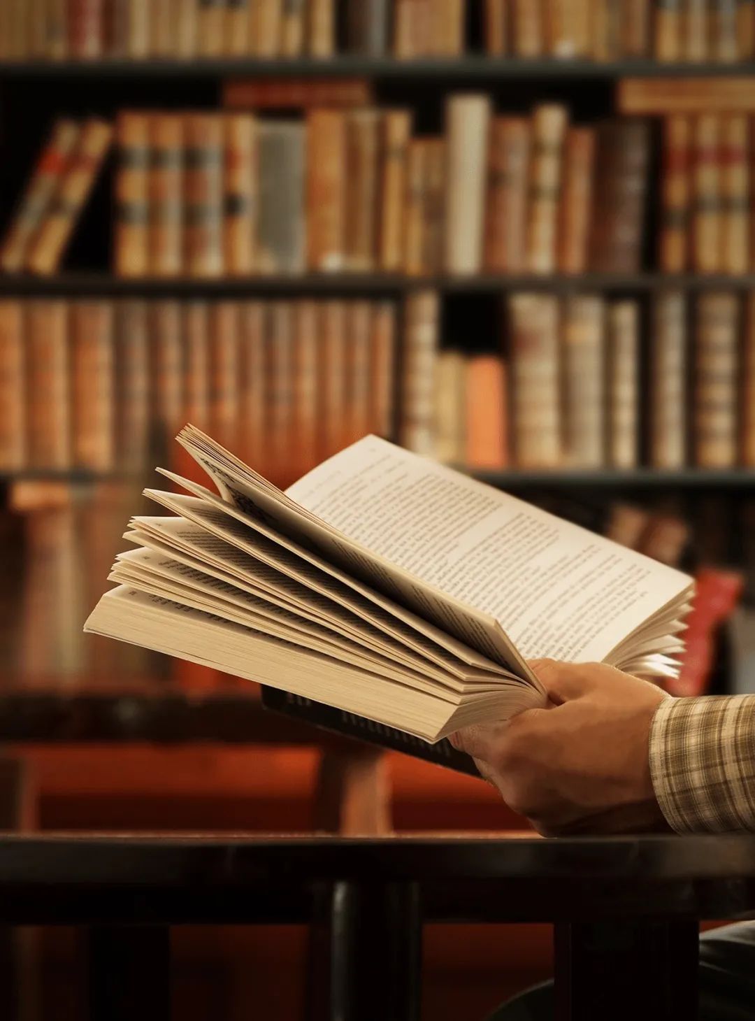 周末青简|人间何所以 观风与月舒——湖北法院青年干警悦读展播