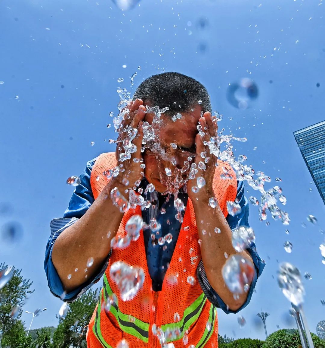 央企夏日图鉴:汗水雨水映初心