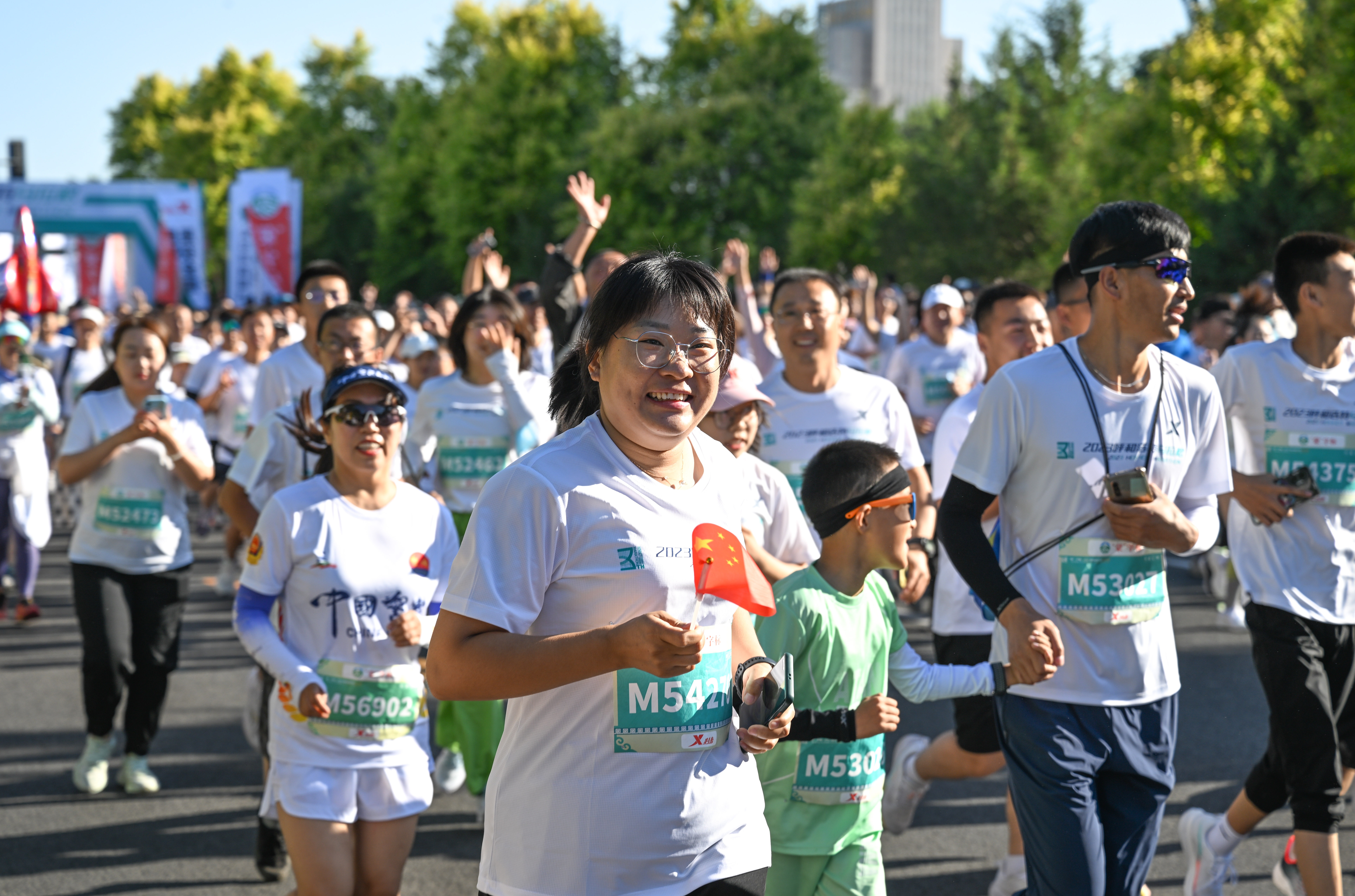 马拉松——2023呼和浩特马拉松鸣枪开跑