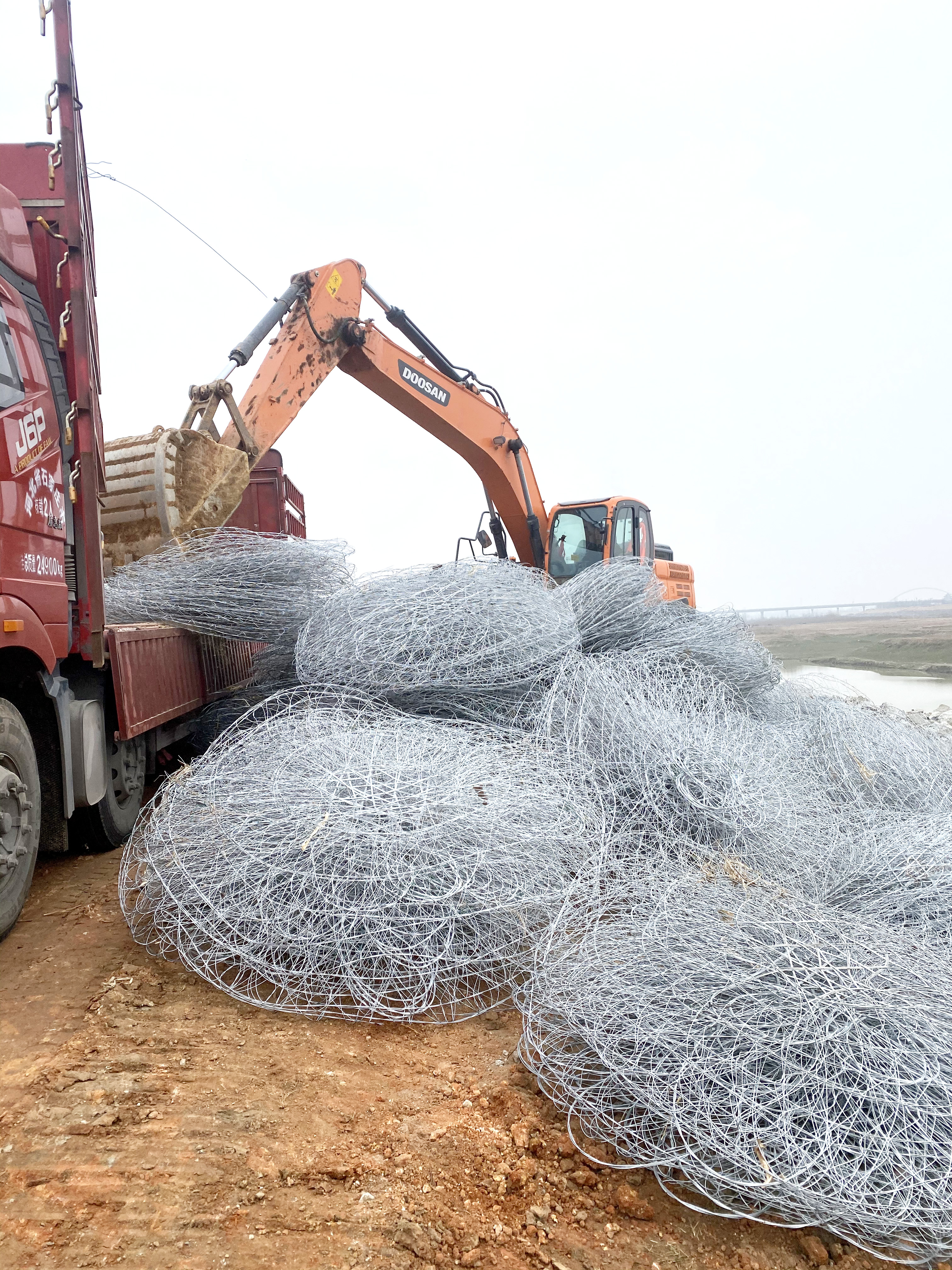 「天之鹰工厂」合金网兜工地施工现场