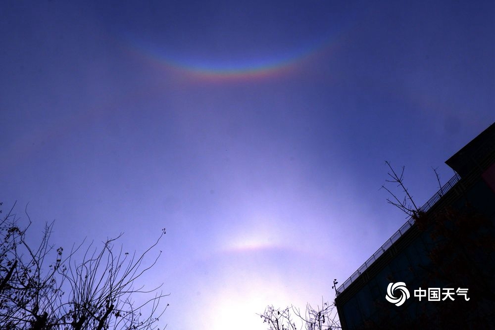 天空的"微笑"!哈尔滨上空出现环天顶弧奇观