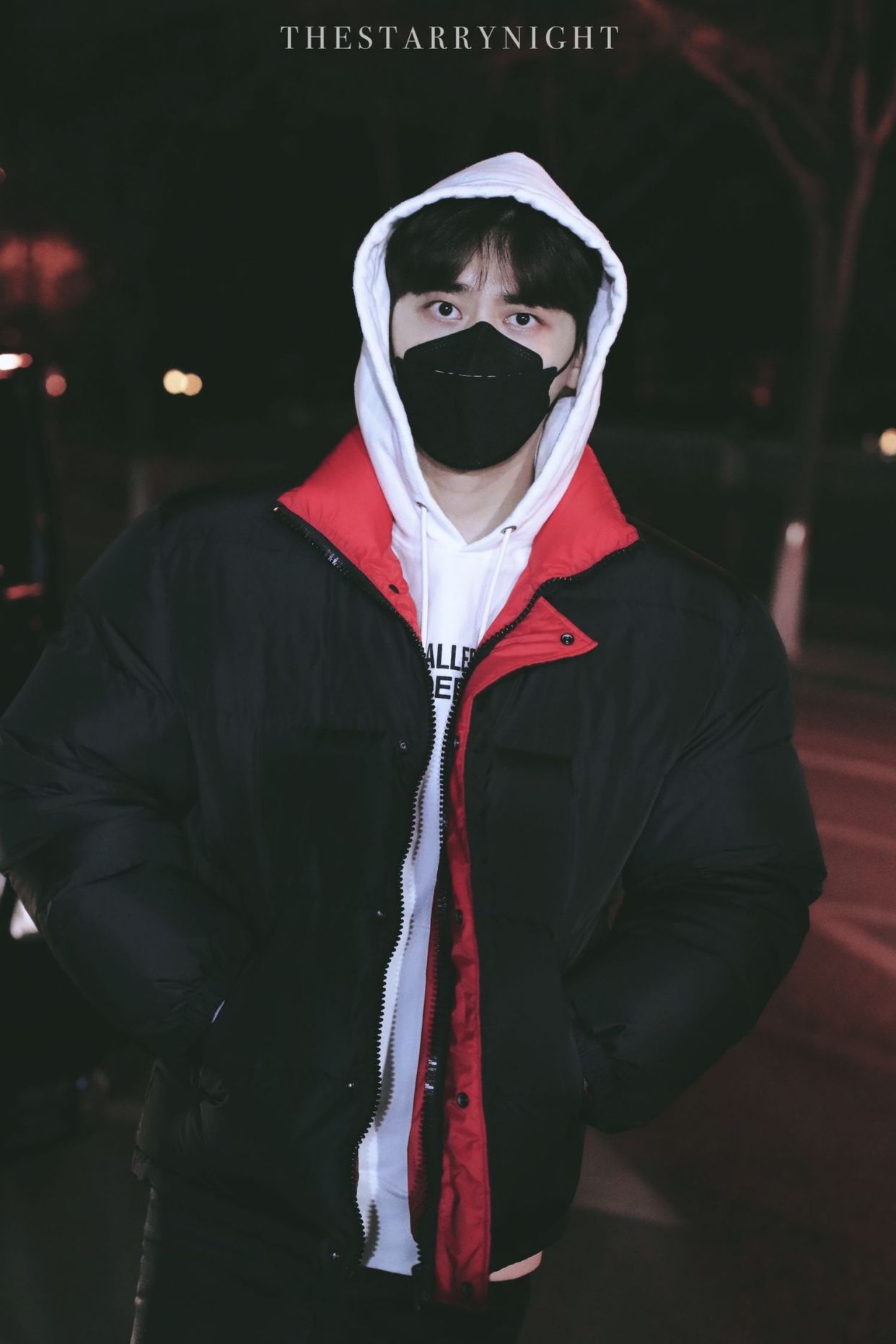 李易峰彩排下班饭拍分享 满屏少年感扑面而来