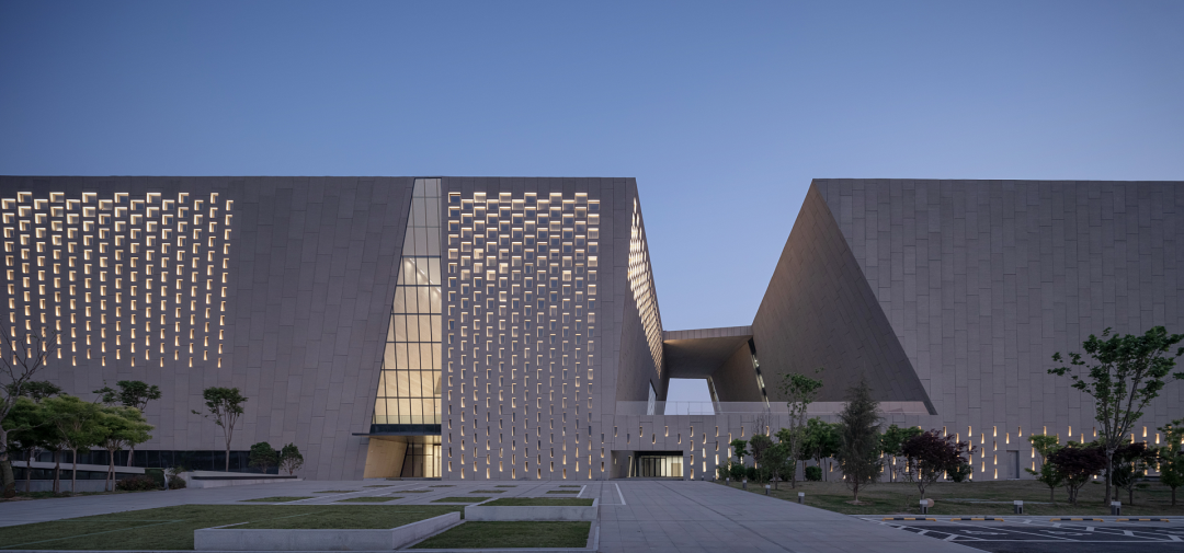 回溯與在場之間丨鄭州美術館新館,檔案史志館