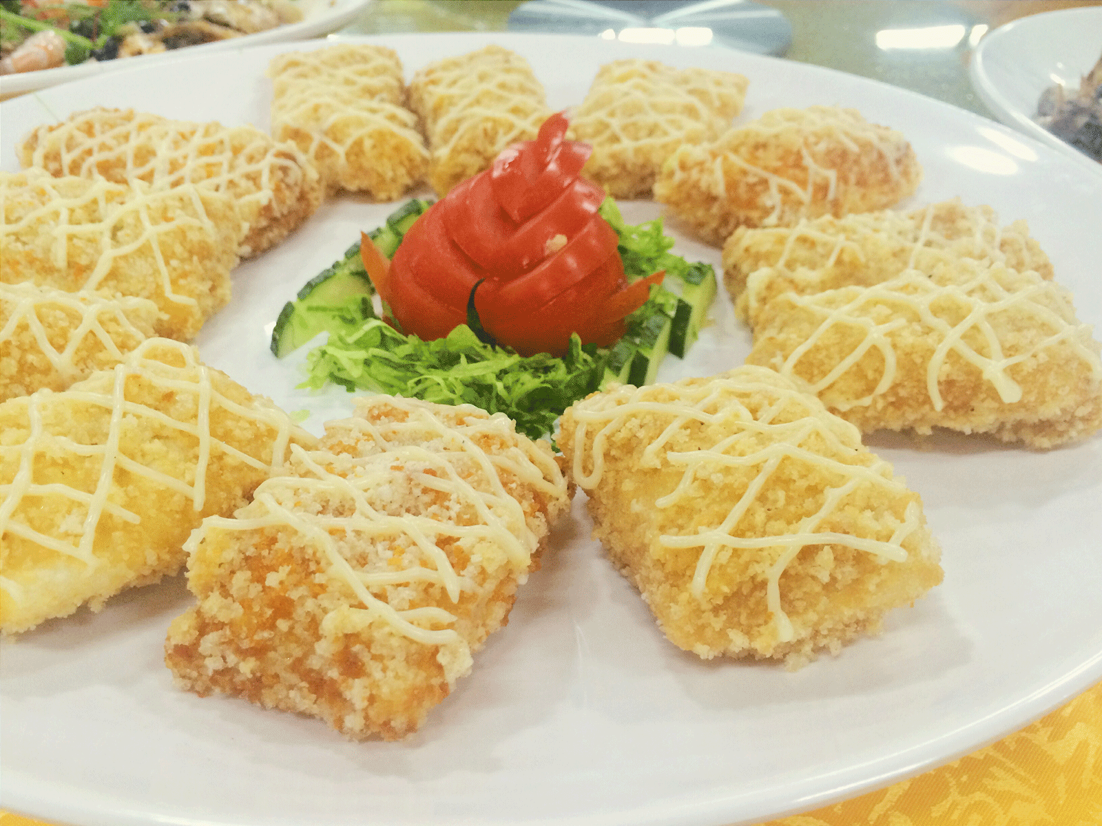 不甜不腻的美味,想起来口水直流,脆脆甜甜的芝士西红柿盒