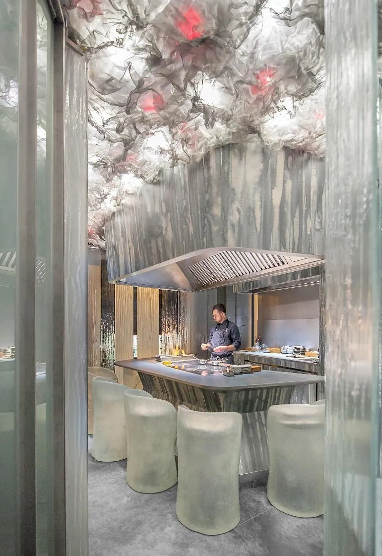 神秘,魔幻,艺术的"冰窖"餐厅设计