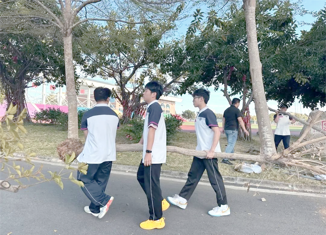 华二黄中植树节:师生携手共筑绿色未来