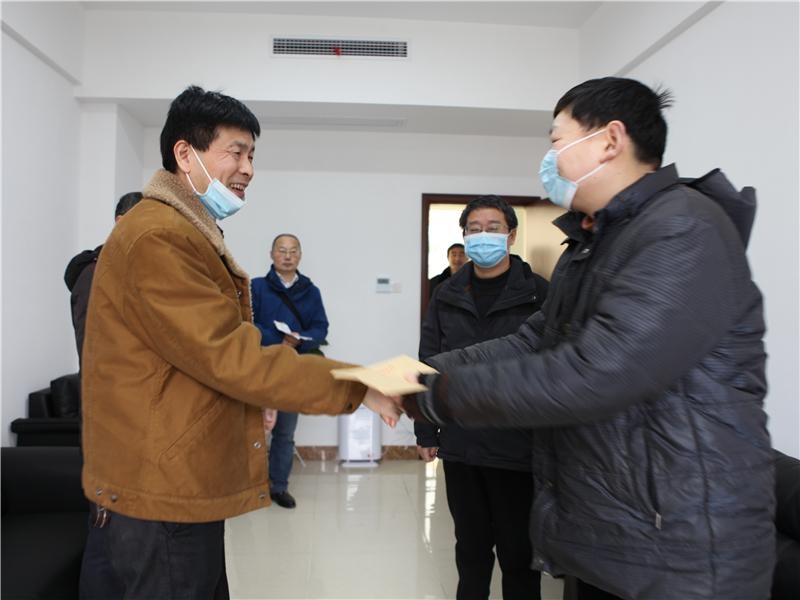 邱俊杰副局长到孝南慰问困难干部职工