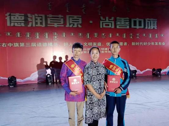 娜仁图雅:心系群众的民族团结带头人