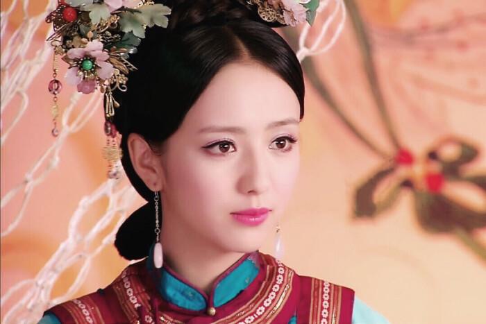 钻石世家光芒加持,佟丽娅2021东南卫视春晚仙气登场