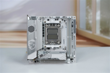 支持10000MT/s内存！微星MPG X870I EDGE TI EVO WIFI主板图赏