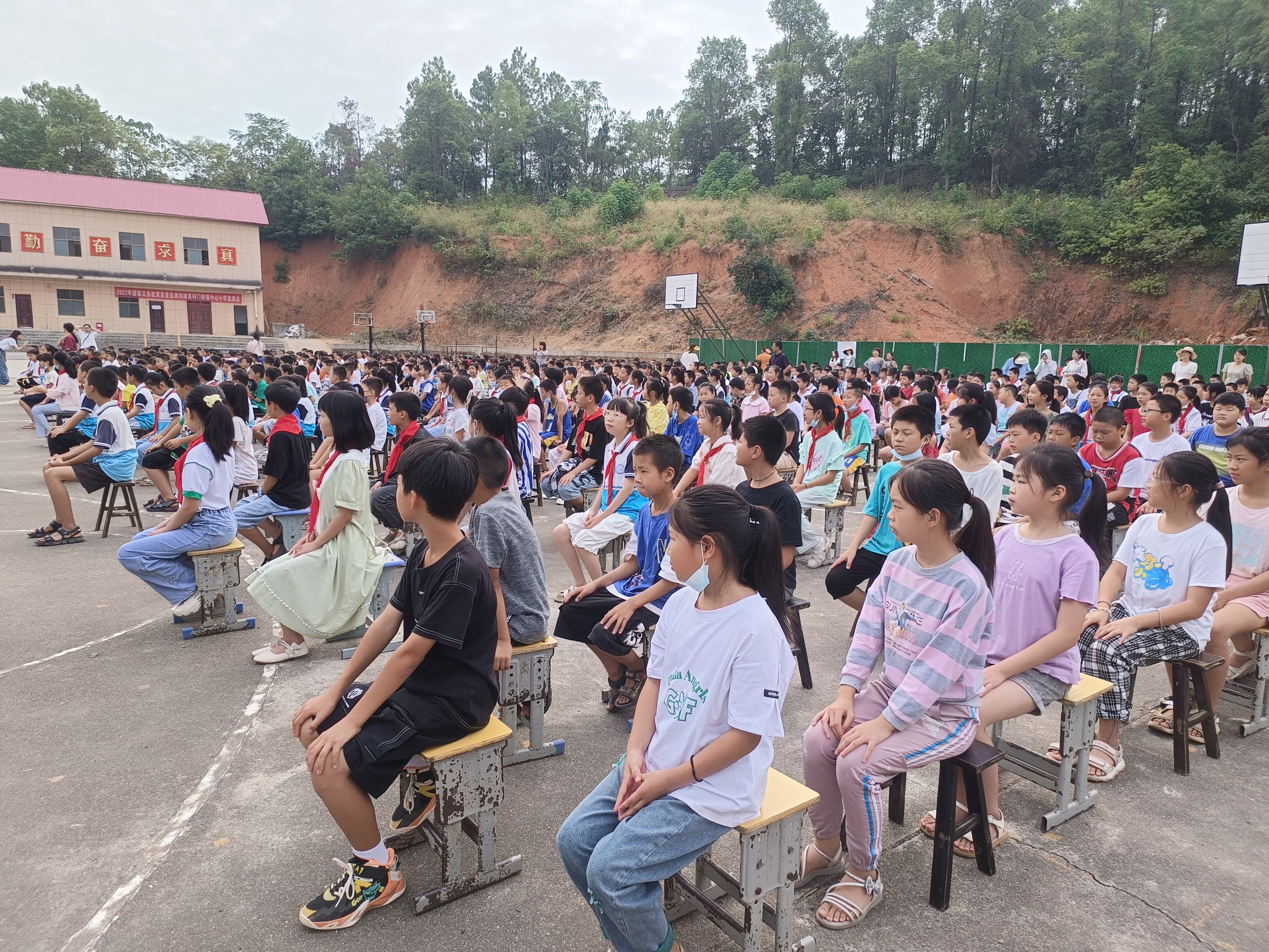 梓门桥镇中心小学举行开学典礼