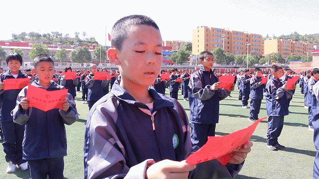 不负青春 强国有我——交口二中举行千人诵读活动