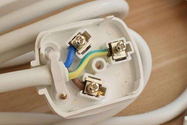 公牛插座怎么拆