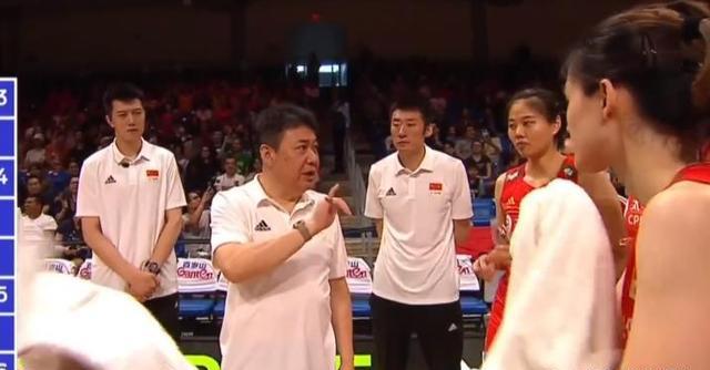 中國女排25-21勝巴西隊!龔翔宇低迷,接發和進攻欠佳