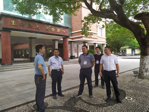 桂砺锋督查指导学业水平考试工作