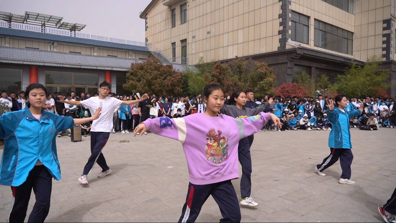 山东省武城县:亲近自然 拥抱春天—武城二中与迪尔中学联合开展春季