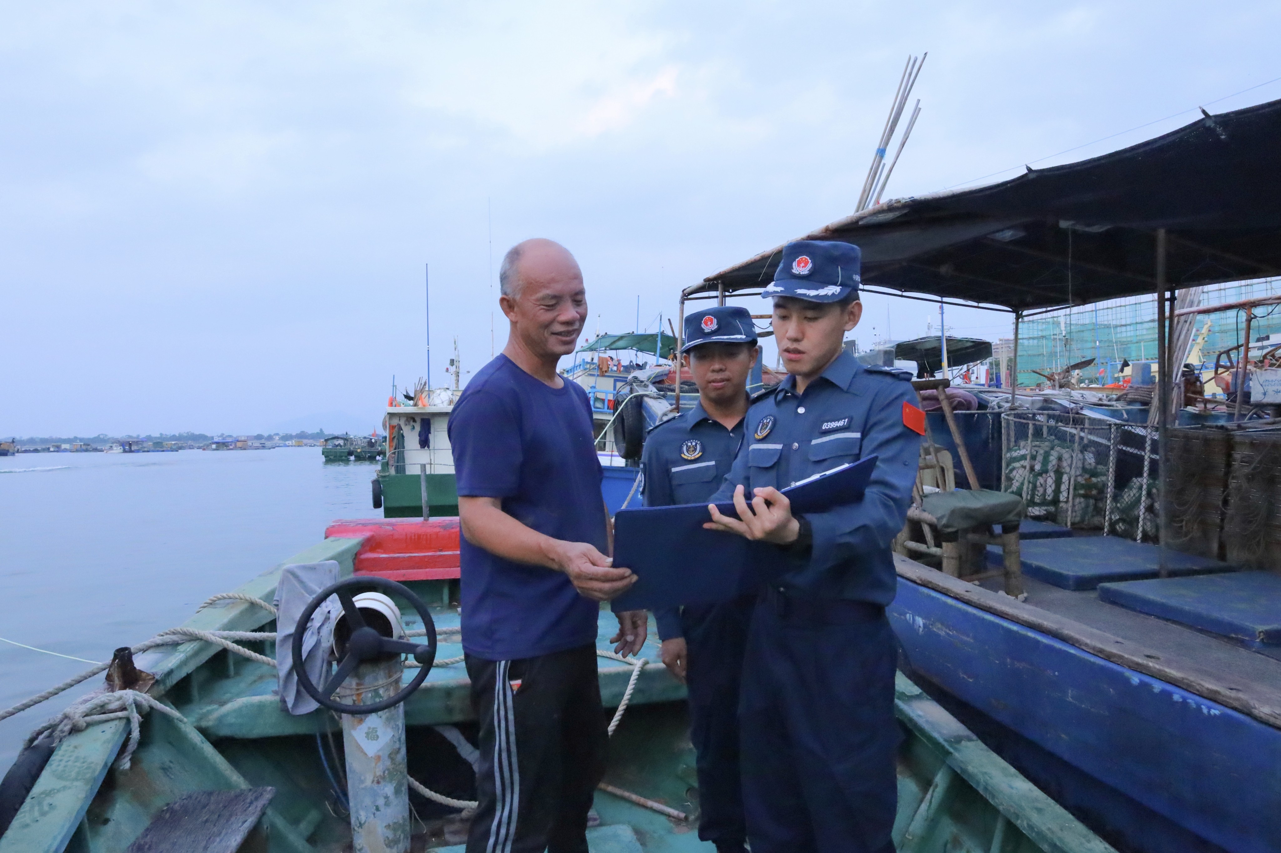 广东:坚守岗位 奋战一线