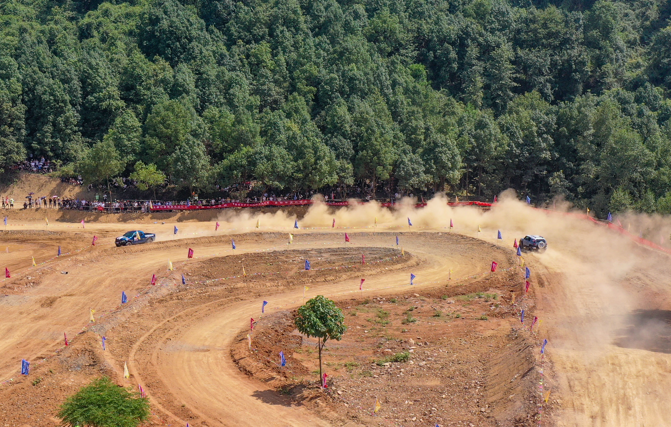 贵州玉屏:场地越野车竞赛展风采