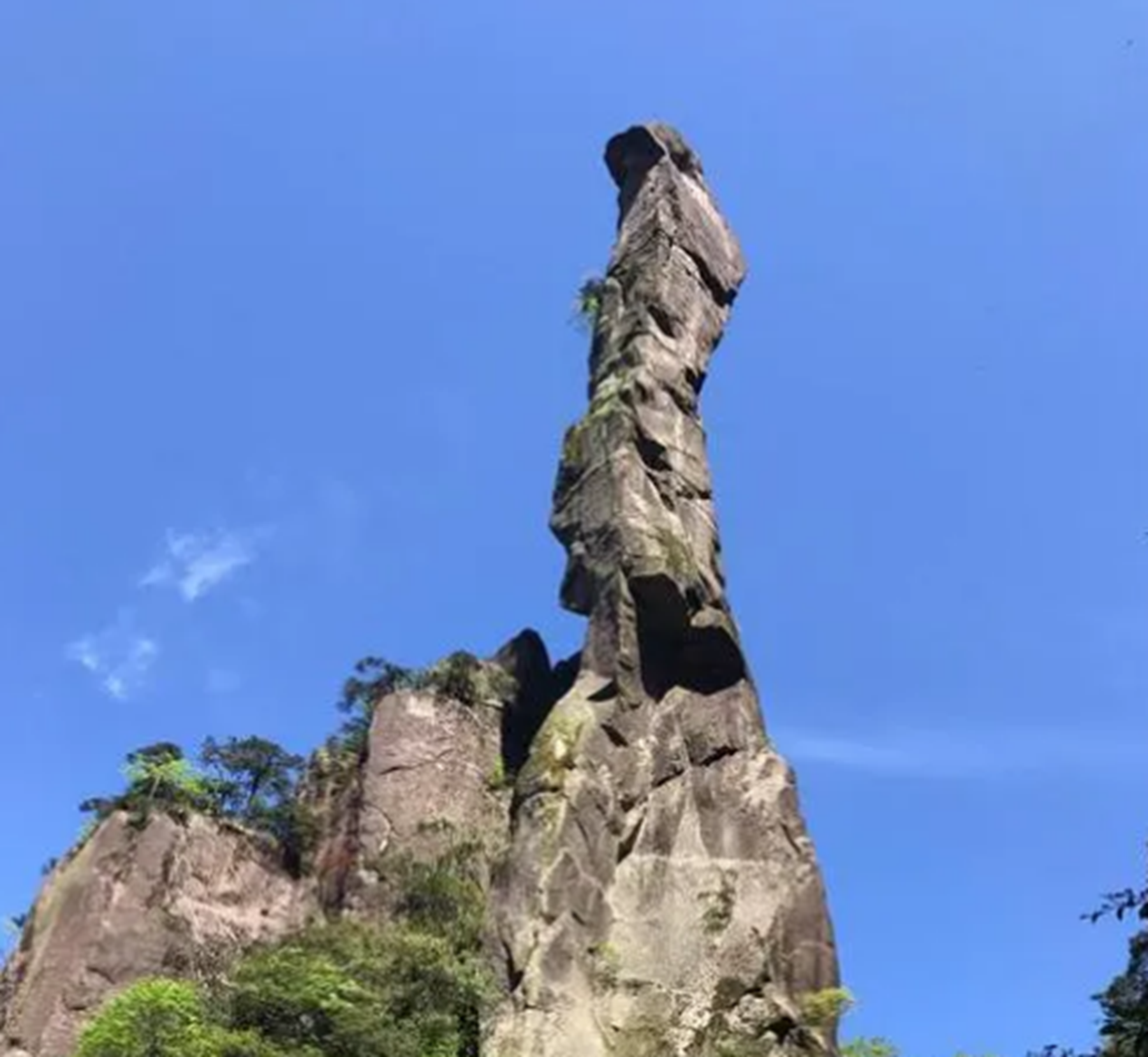 巨蟒峰是武当山吗?巨蟒峰的海拔有多高?