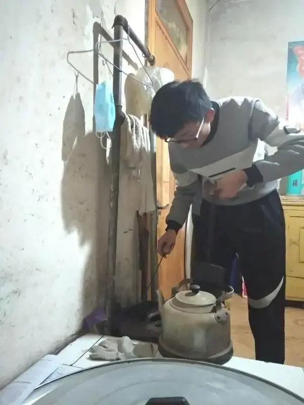 盐山中学高一鸣同学荣获共青团河北省委"勤学上进好青年"