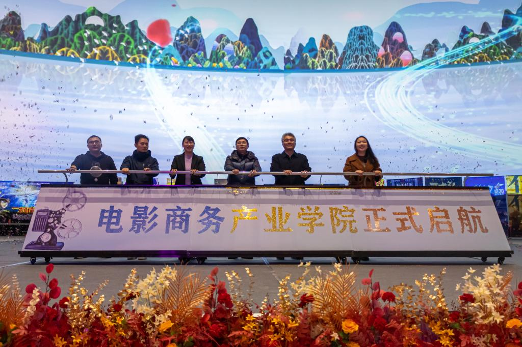 是学校有效整合集团商业资源,在集团统筹规划下,联合万画影城共同筹建