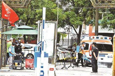 三超市40余人专门服务国兴家园