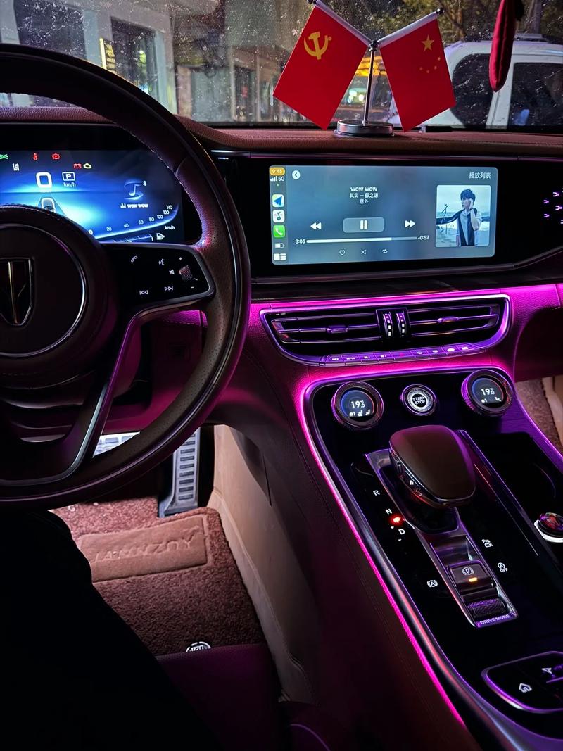 红旗h9中间灯怎么打开?