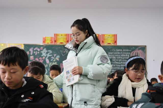 安仁清溪中学组织教师学习麻小娟老师优秀事迹