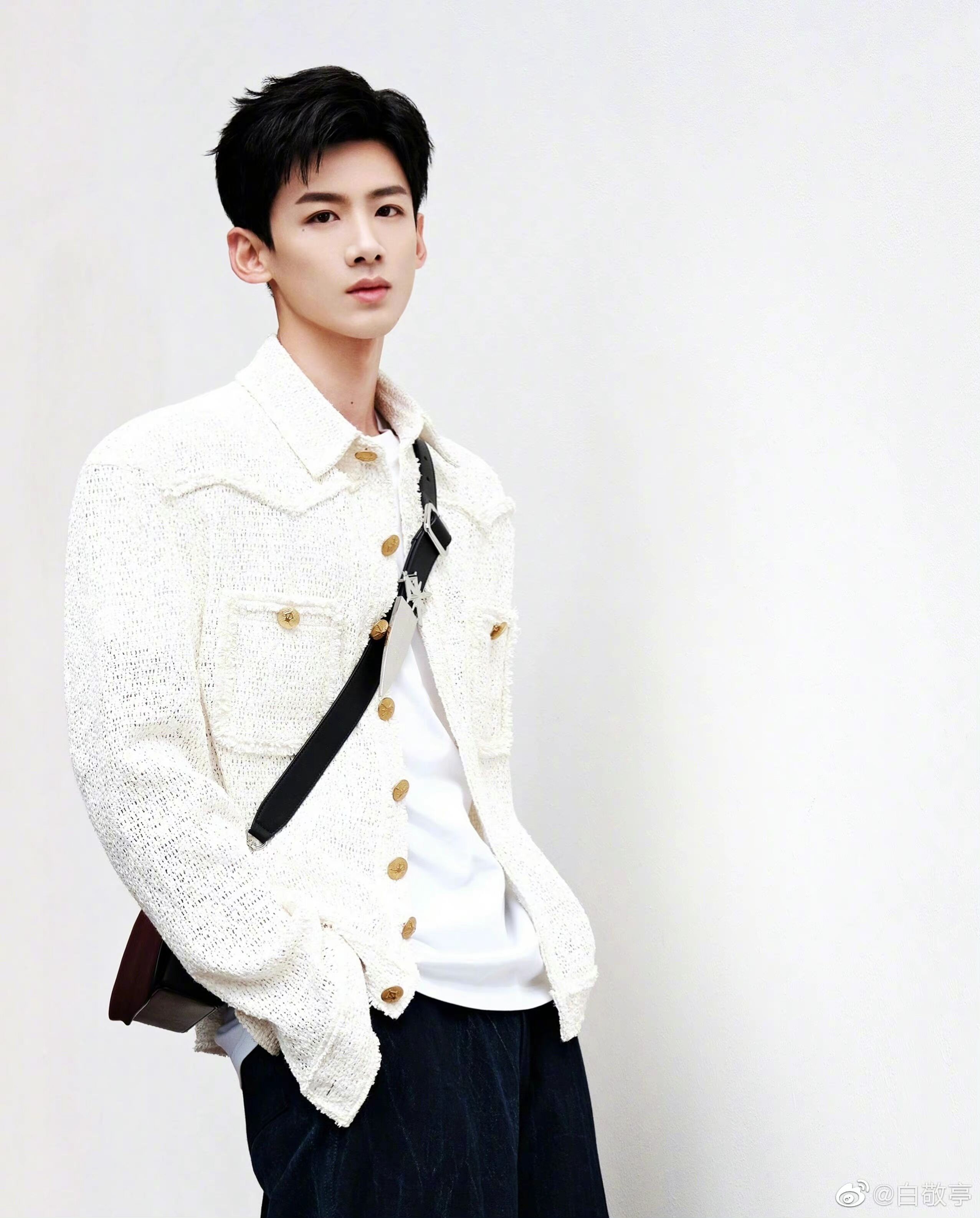 白敬亭:好会穿一男明星!