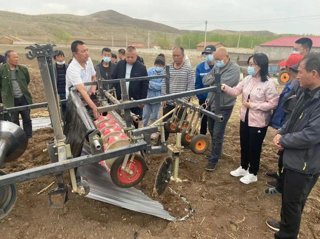 【聚焦】三山乡召开推动庭院经济中药材产业发展现场观摩会