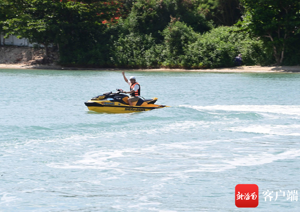 原创组图|三亚举办首届摩托艇驾照培训 35人拿到驾照