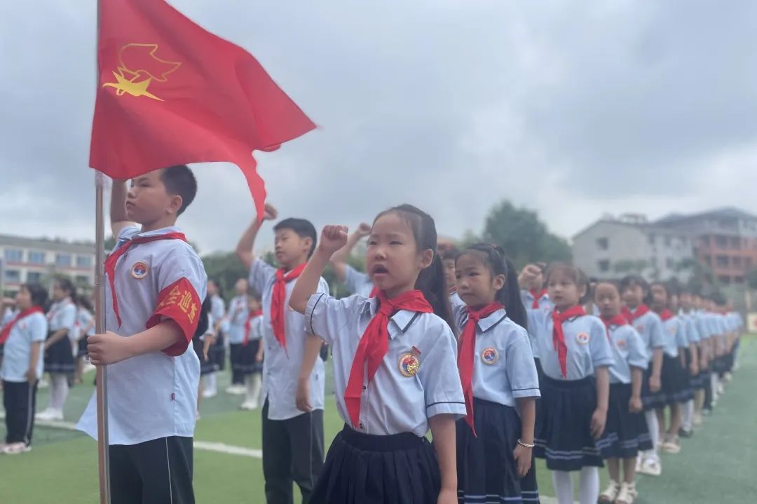 红领巾爱祖国天门市六一示范性入队仪式活动在天门市第一小学举行