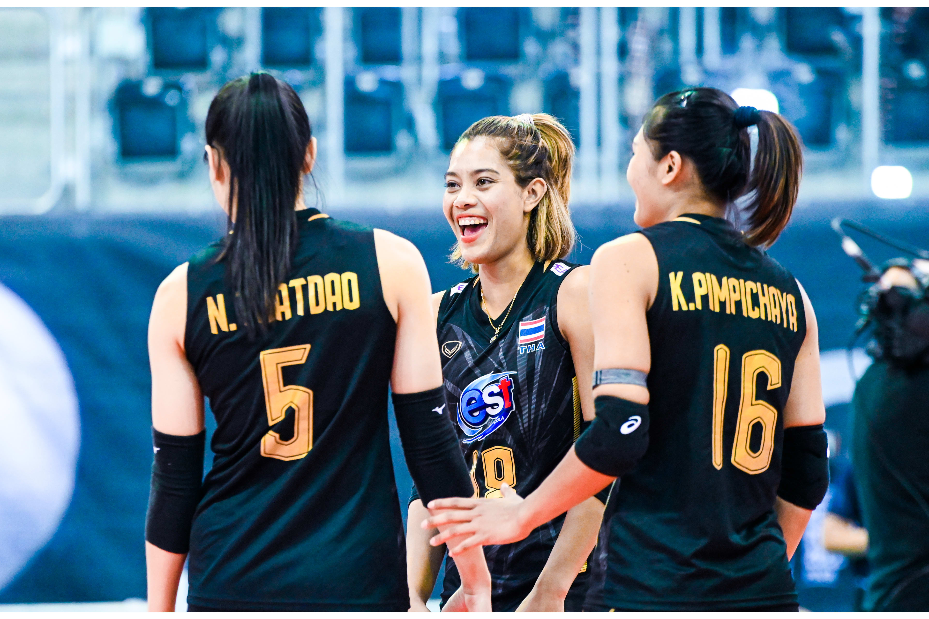 泰国女排八强席位岌岌可危!连输2弱旅葬送大好局面,难过高拦网