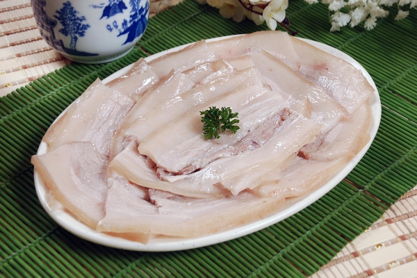 白切猪肉,肉质鲜嫩,口感清淡,营养丰富,非常适合现代人的需求