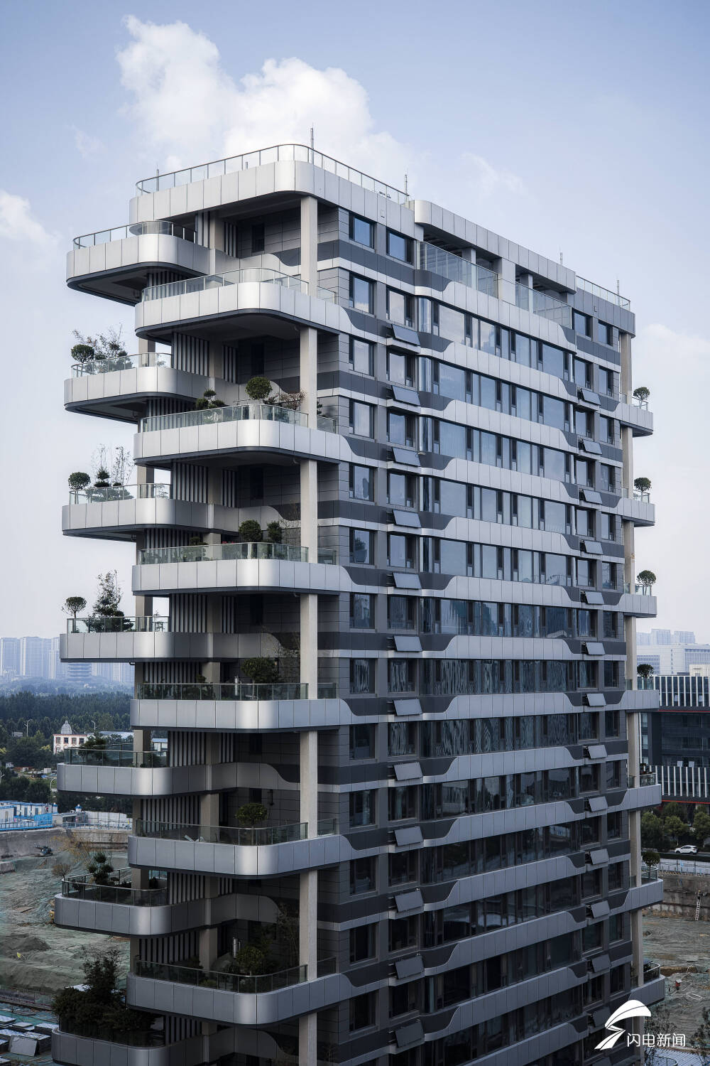 山东推动高品质住宅建设鼓励采用屋顶外墙结构外平台等立体绿化