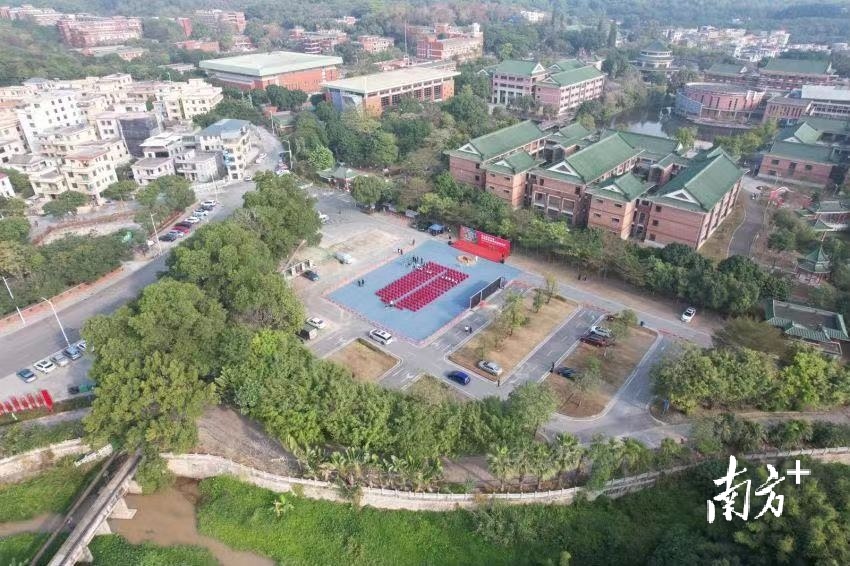 中山纪念中学新建综合教学楼奠基