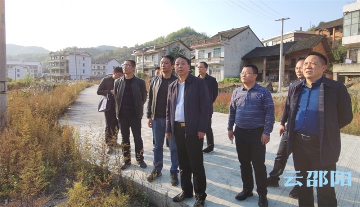 肖拥军到涟水新邵段开展巡河:全力打造"水清河畅岸绿堤固景美"的水