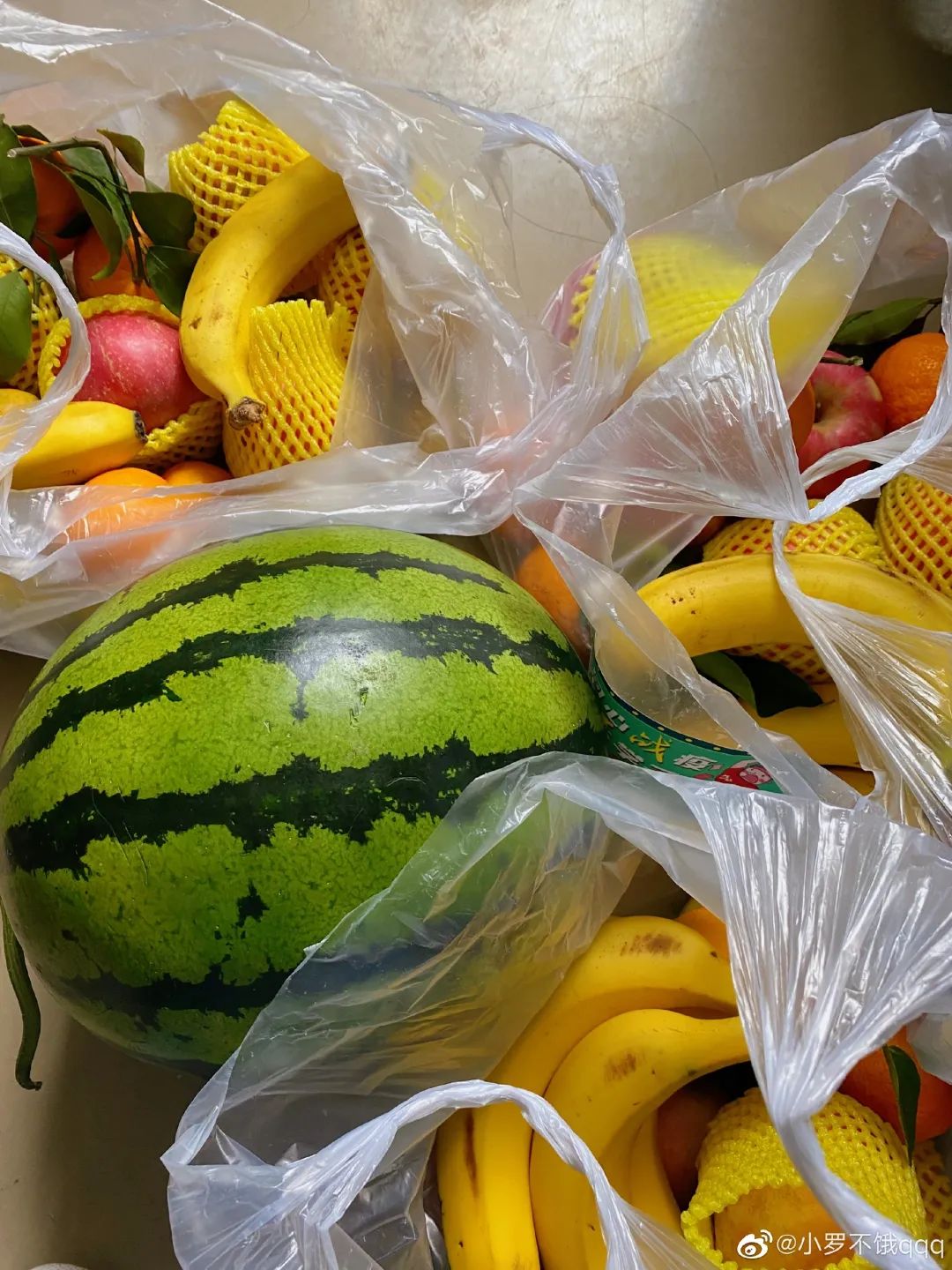 全体羡慕天津传媒学院!学生:"我们学校,发西瓜了!