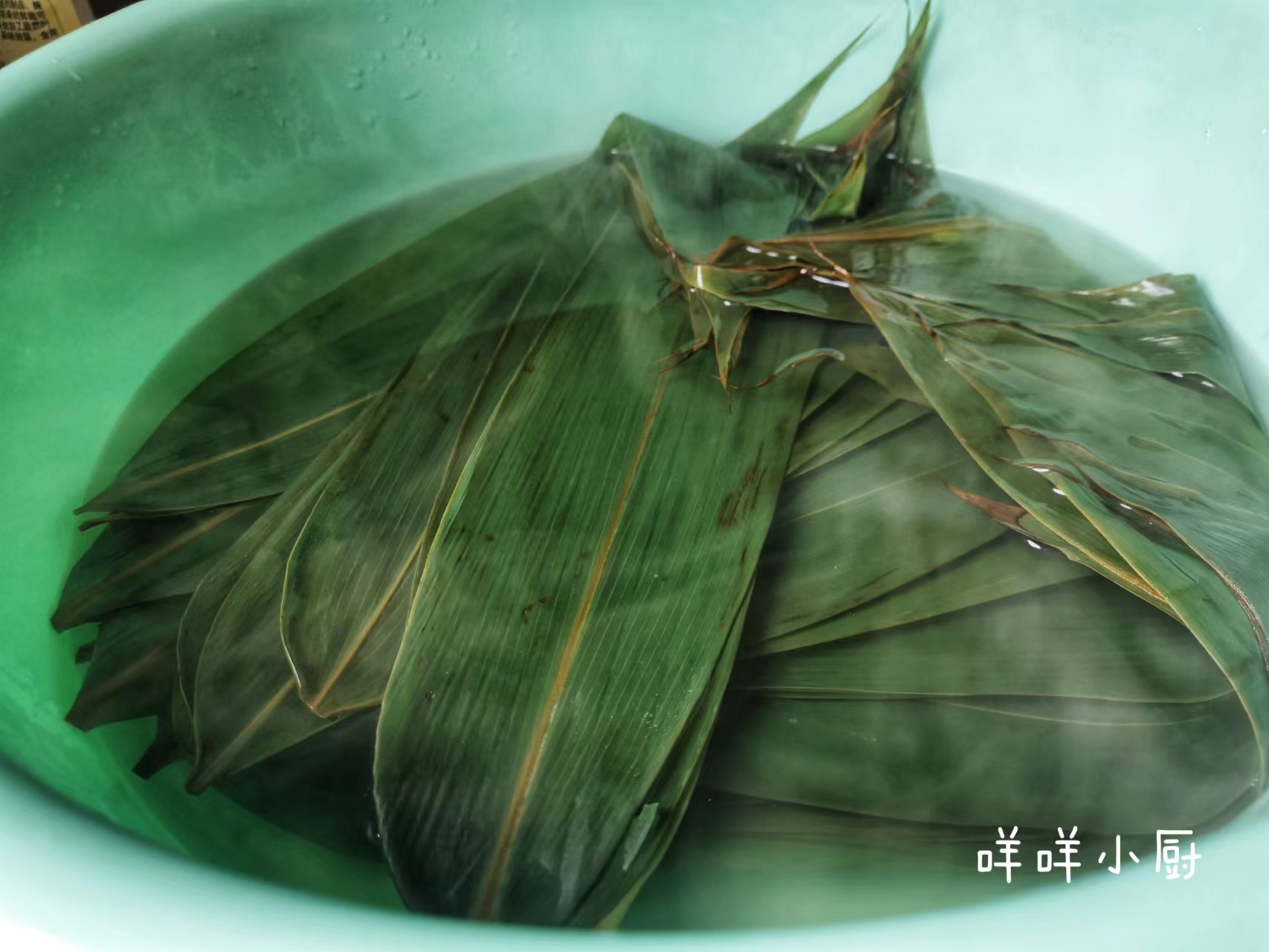 分享一款简单的四角粽子,手法简单易学,买来的粽子可以不要煮哦