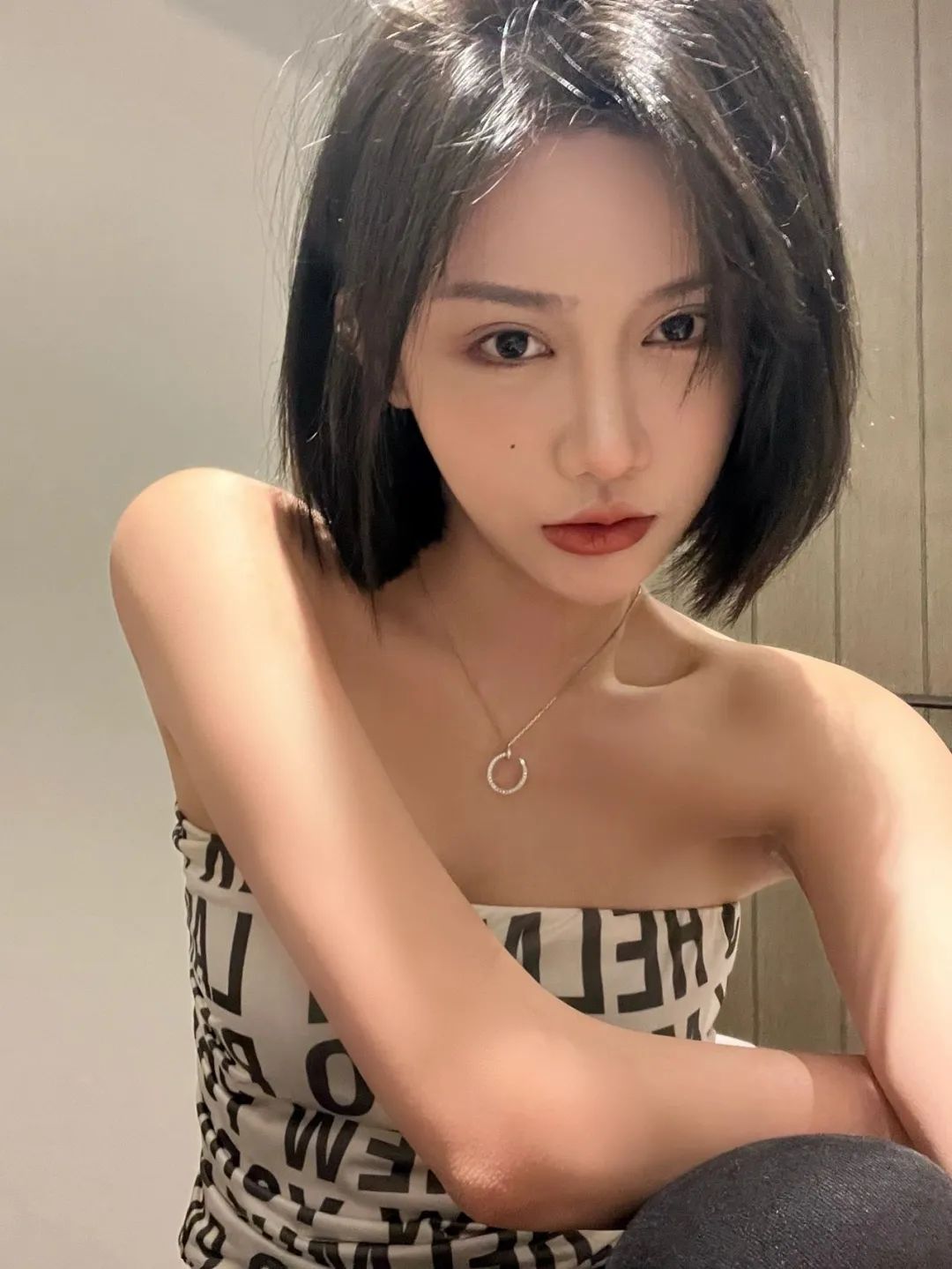 简单大方的茶系短发