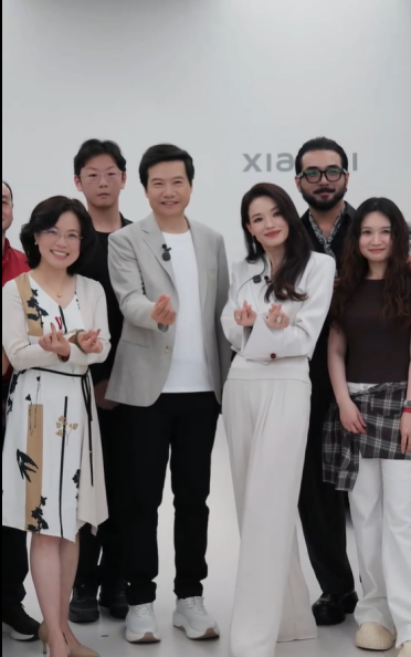 雷军吐槽造车被何小鹏李斌骗了！何小鹏回应：累和快乐并存