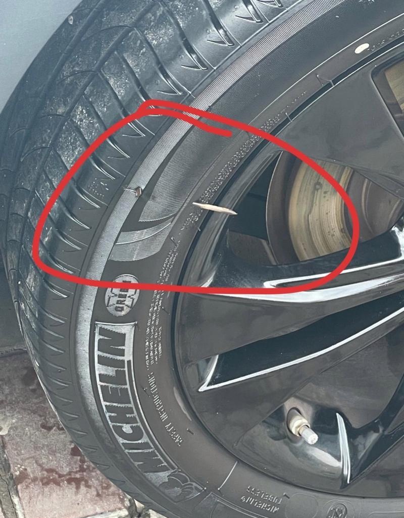 宝马防爆胎被钉子扎了还能继续行驶吗?