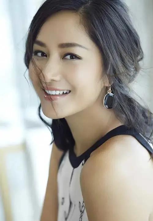 "挂历女神"瞿颖;初代国际超模,影视歌,时尚圈的多面全能女神