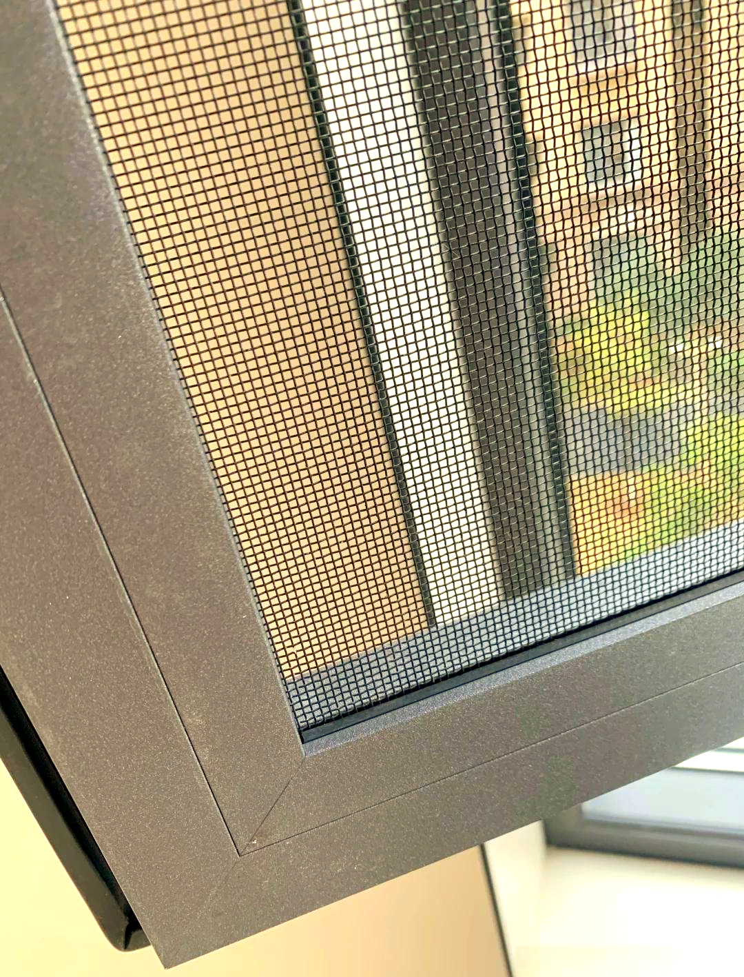金刚网纱窗为何被越来越多人嫌弃?揭秘其多个缺点