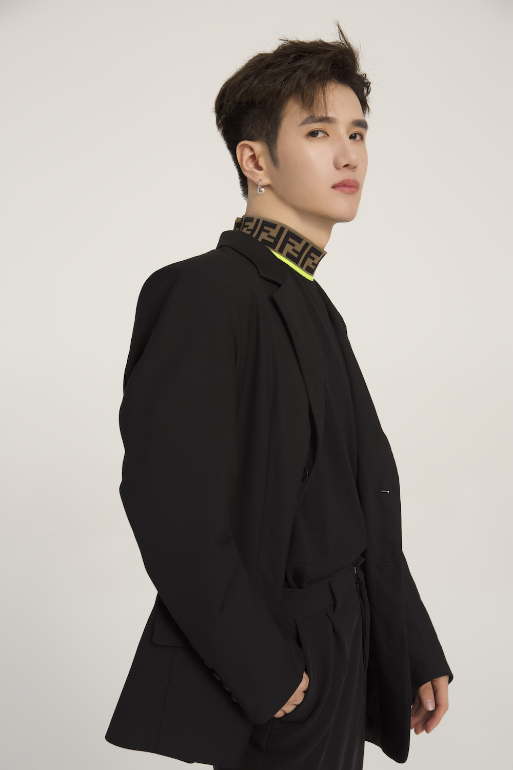 王一然《离岸少年》:音乐人转身之作 对话昨日少年