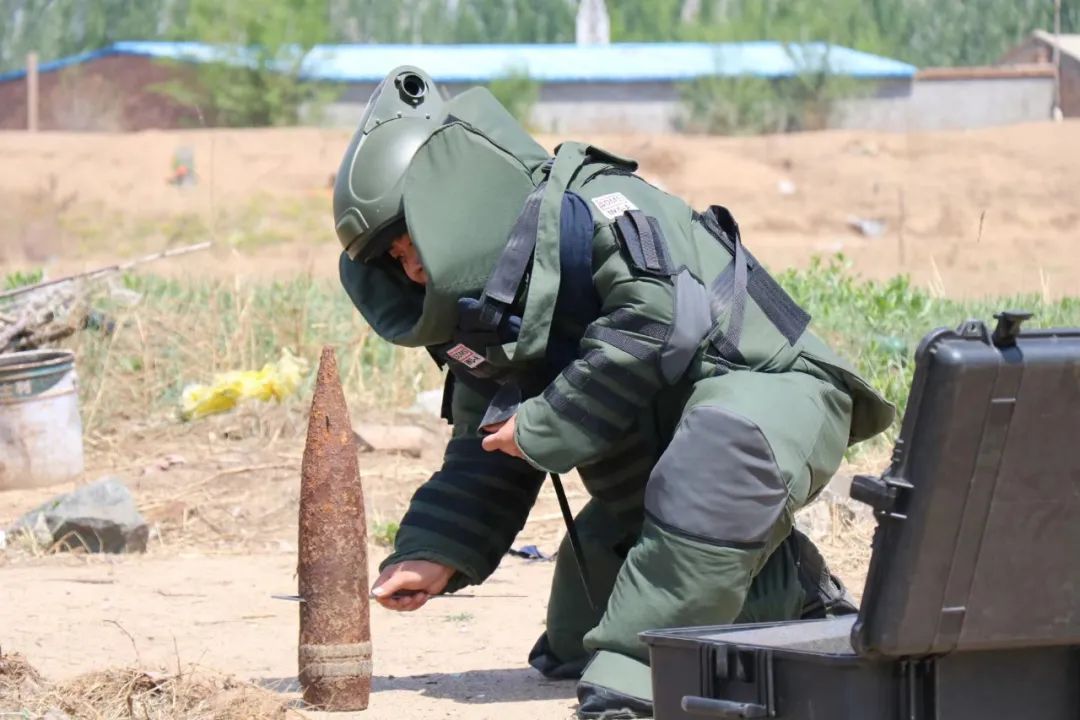 身边的拆弹部队 用奉献守护平安